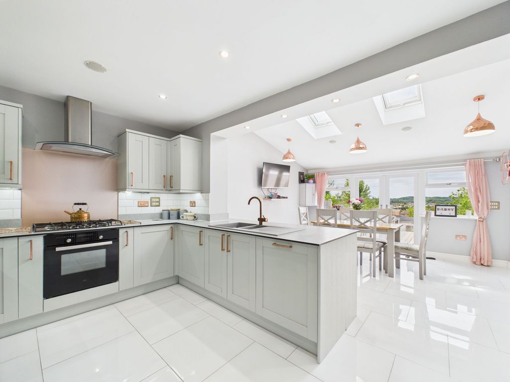 Property photo 2 of 22 Dining Kitchen