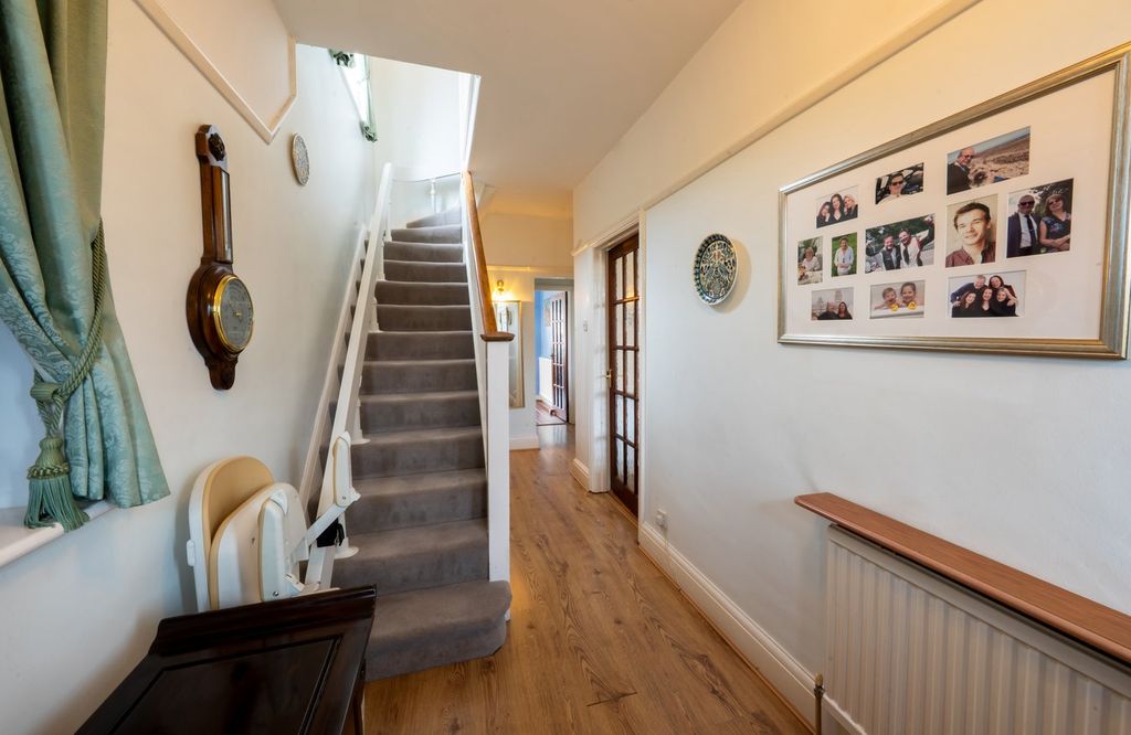 Property photo 2 of 21