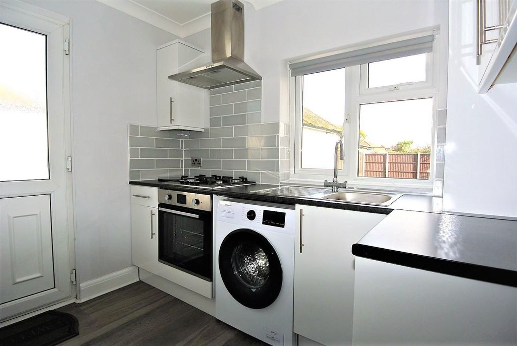 Property photo 2 of 9 Kings Kitchen1.Jpg