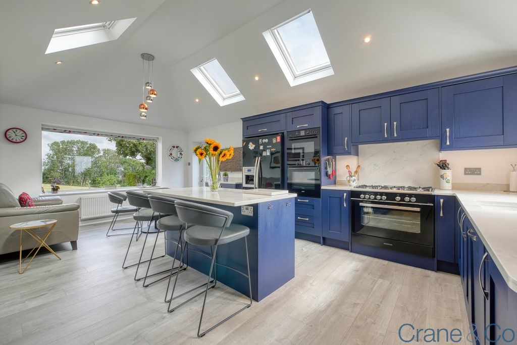 Property photo 2 of 40