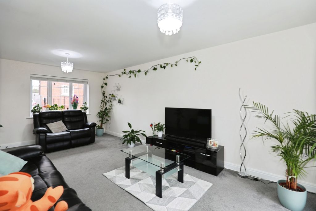 Property photo 3 of 18 Pbox-Img.Jpg