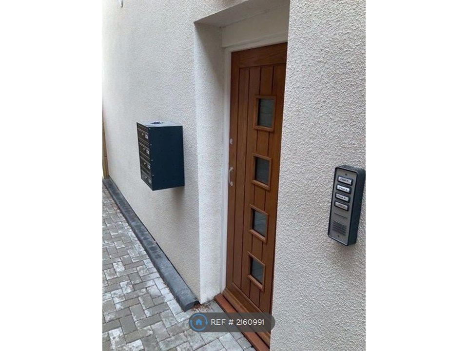 Property photo 2 of 11 Main Side Entrance