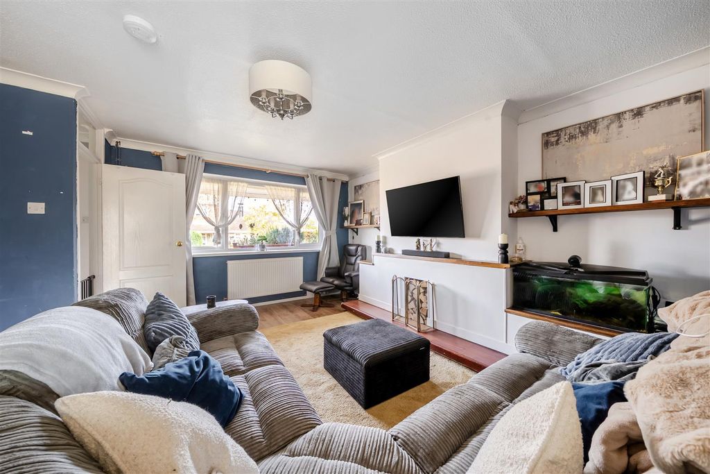 Property photo 3 of 15 1528578-19-1A0F82074A4Fb.Jpg
