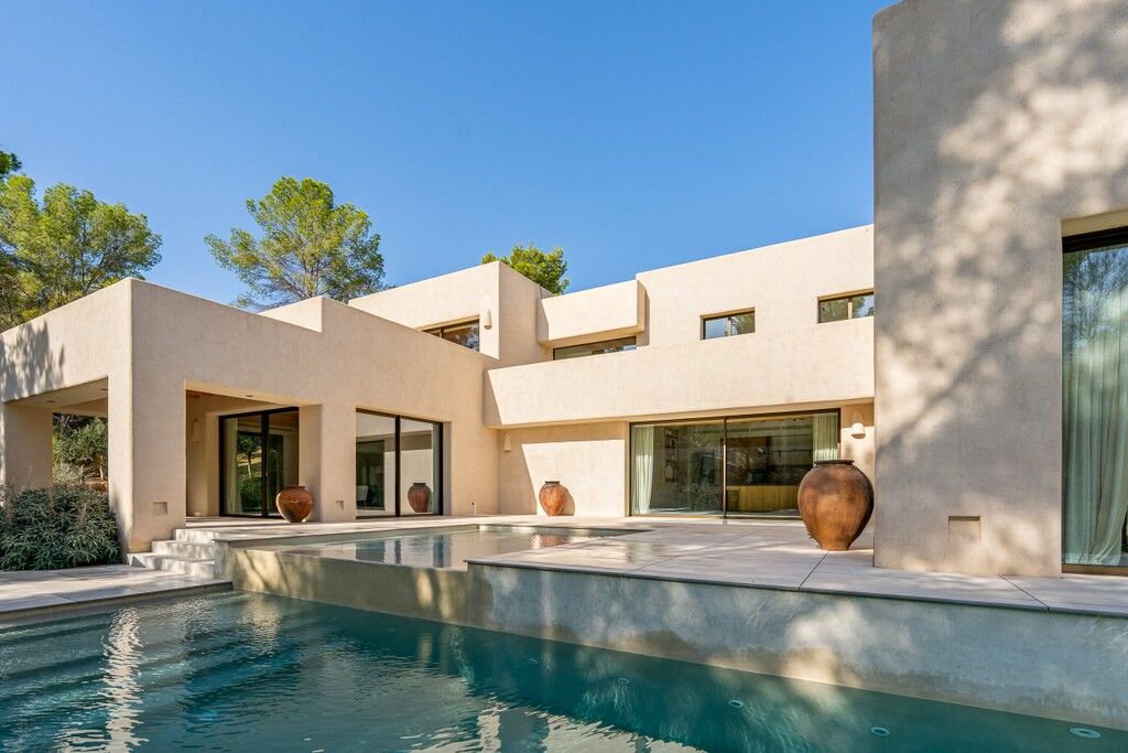 Property photo 1 of 20 Exterior And Pool (4).Jpg