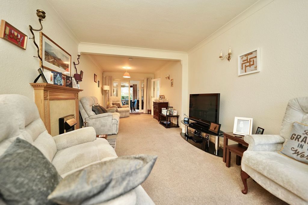 Property photo 2 of 25