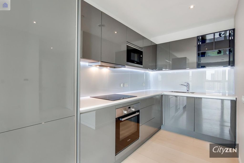 Property photo 2 of 12 Kitchen