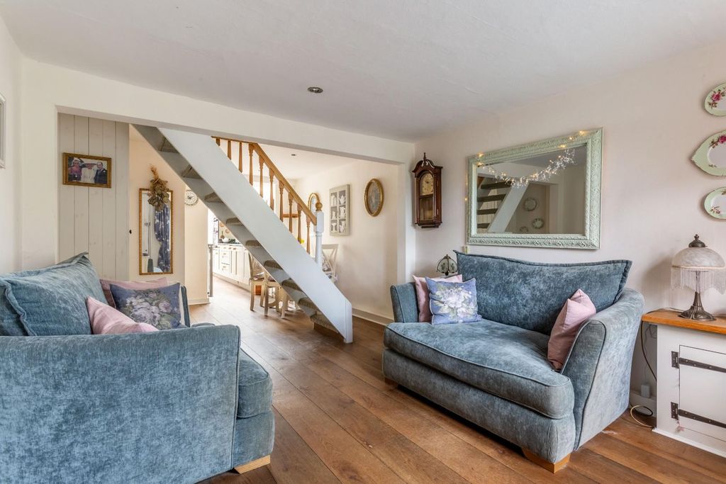 Property photo 3 of 17 Clarence Terrace-11.Jpg
