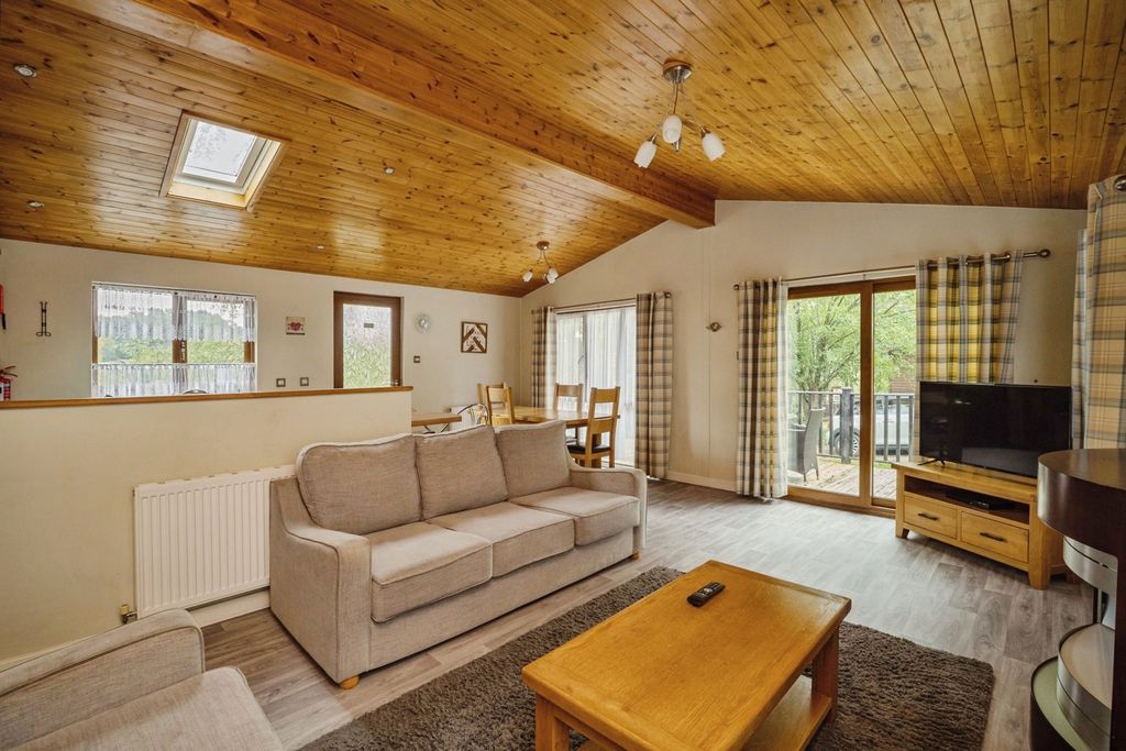 Property photo 3 of 17 Photo