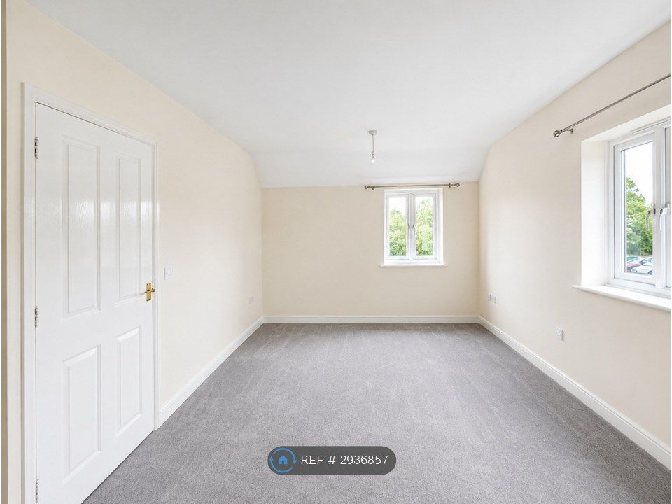 Property photo 2 of 7 Living/Dining Room