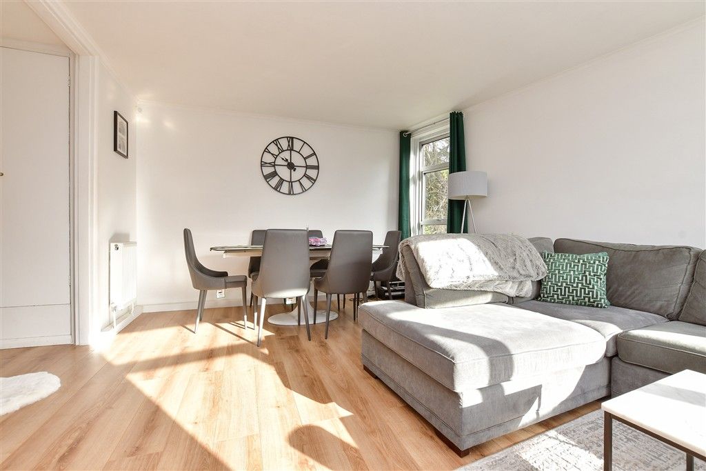 Property photo 3 of 12 Lounge/Diner