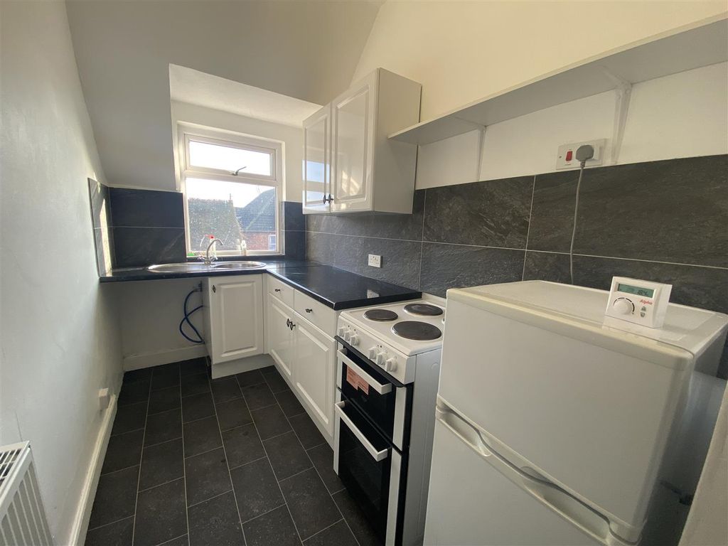 Property photo 2 of 7 Kitchen