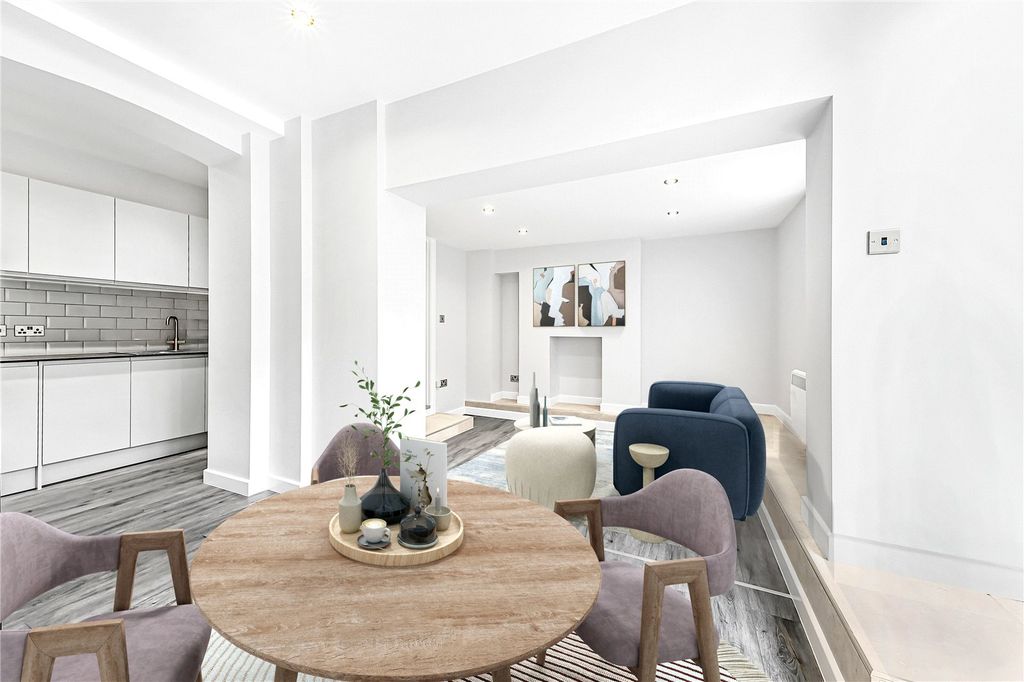 Property photo 1 of 8 Kitchen/Reception