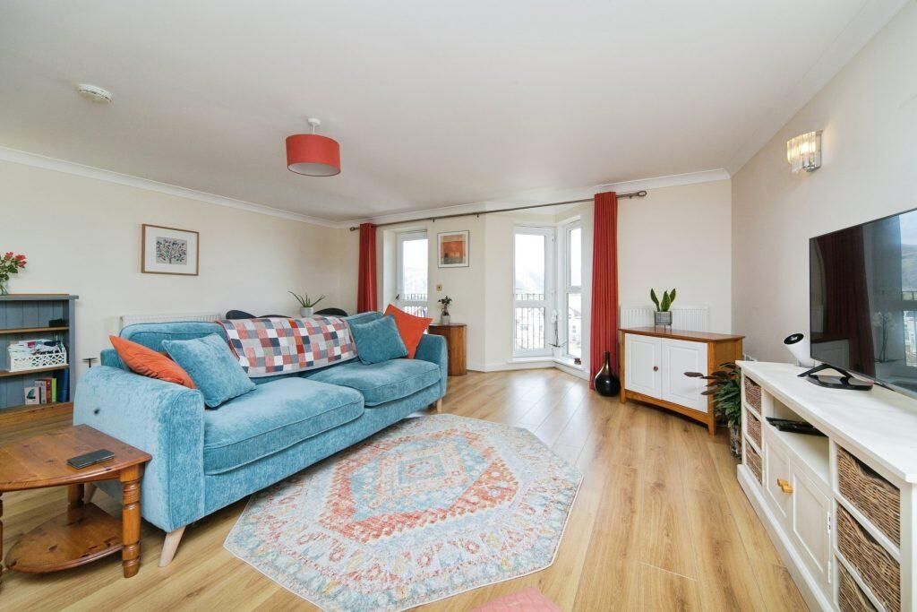 Property photo 3 of 11