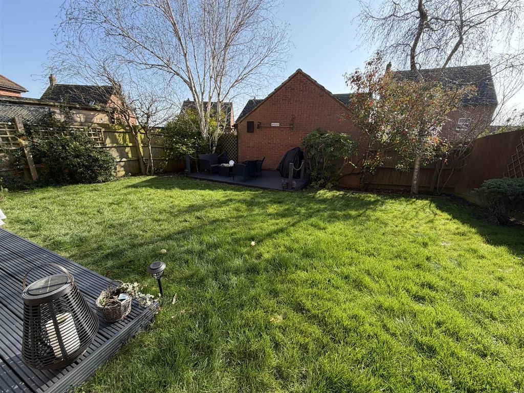Additional image 10 of 5 bed property for saleNightingale Close, Daventry NN11