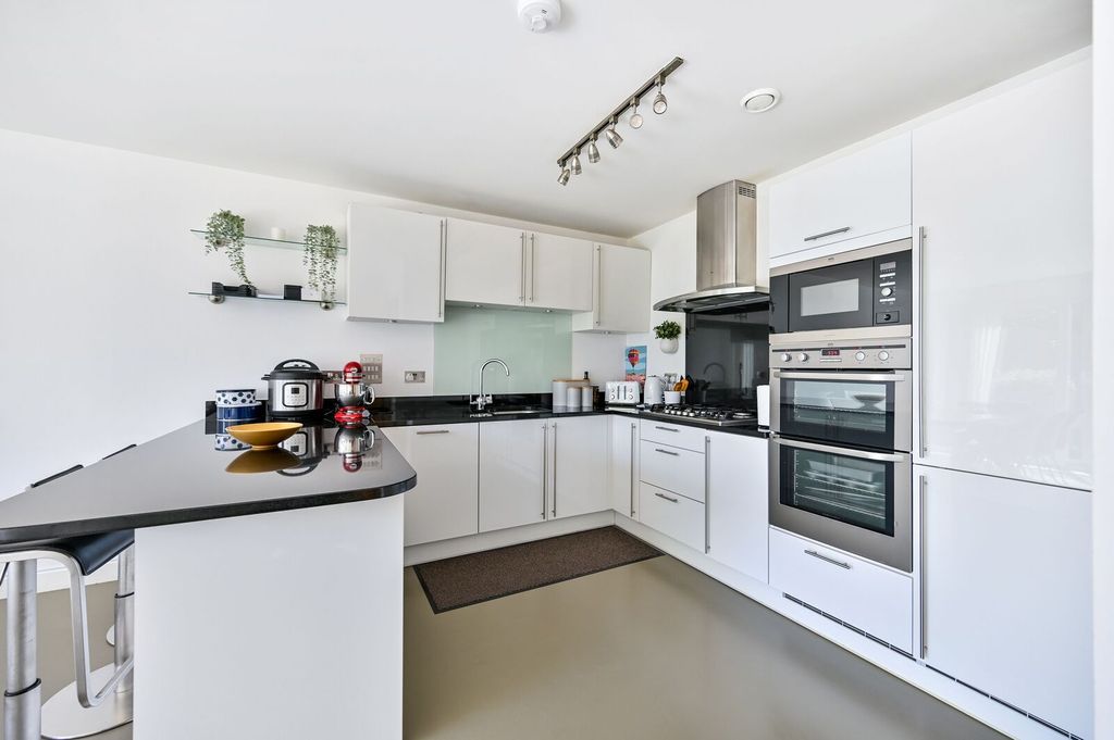 Property photo 2 of 12