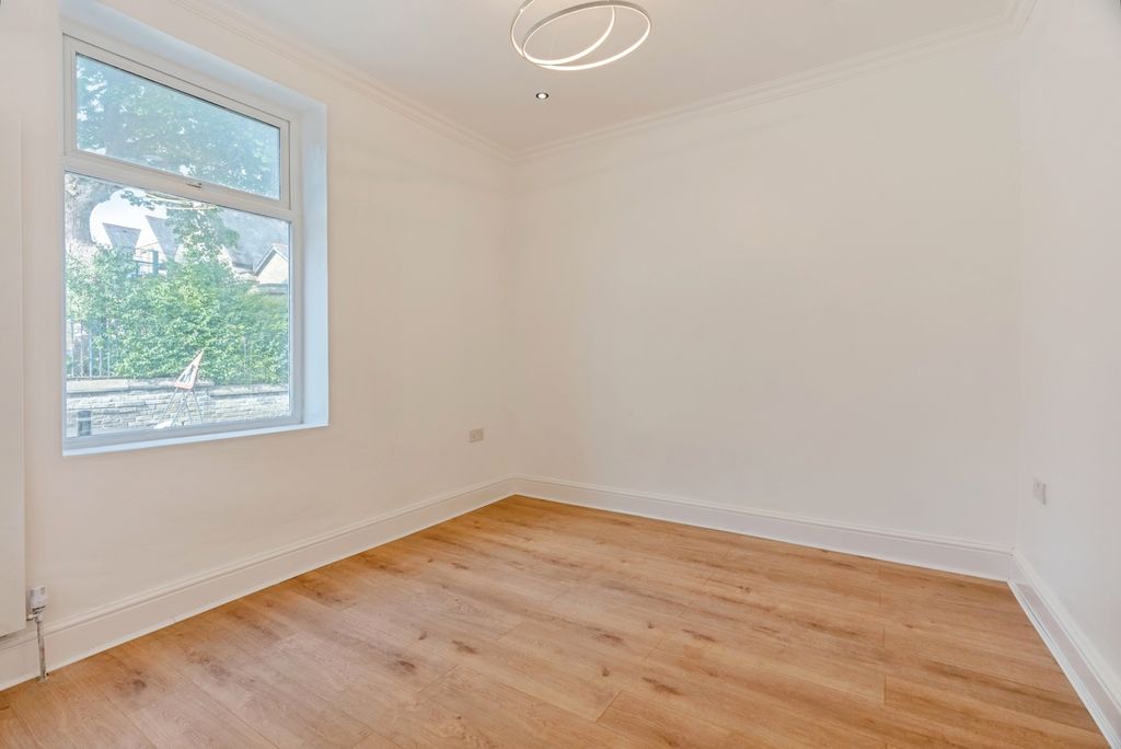 Property photo 3 of 19 Pbox-Img.Jpg