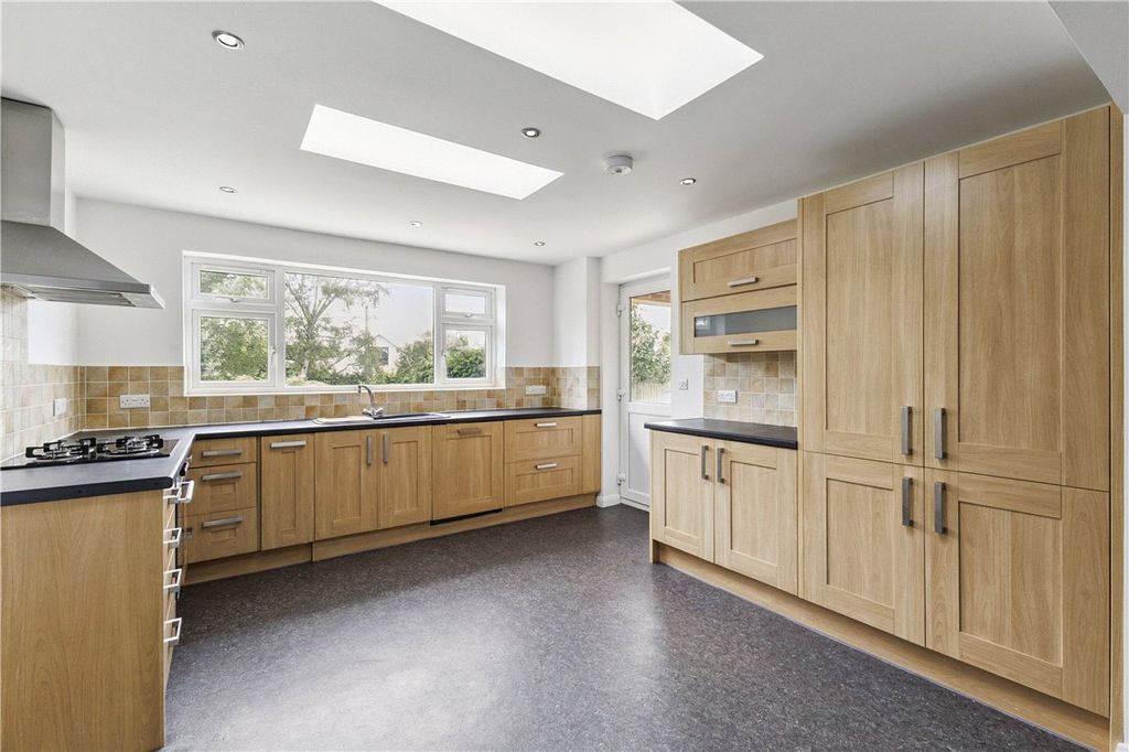 Property photo 3 of 18 Kitchen