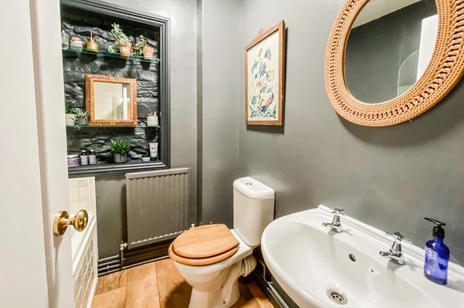 Property photo 3 of 14 Bathroom 1.Png