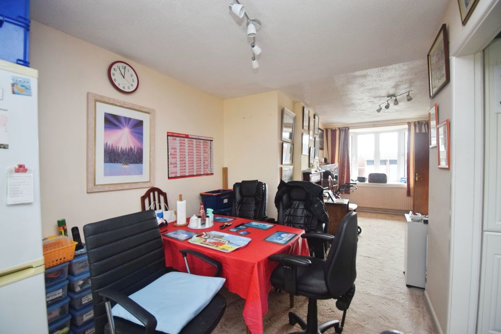 Property photo 2 of 11 Dining Room