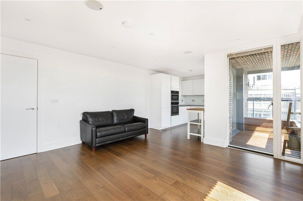 Property photo 3 of 18 Kitchen / Lounge