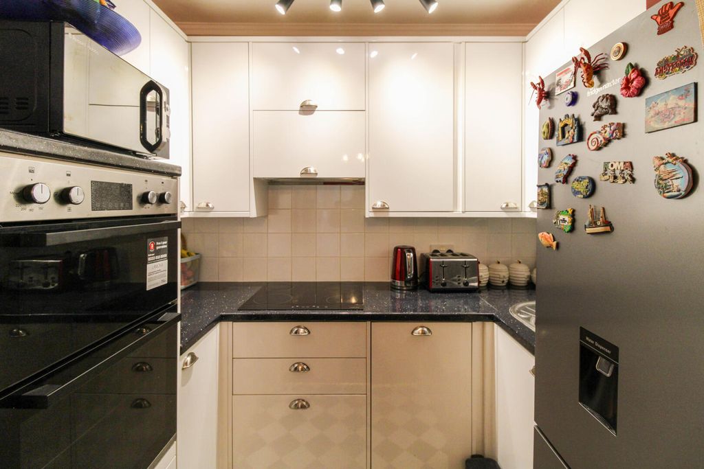 Property photo 2 of 8 Kitchen