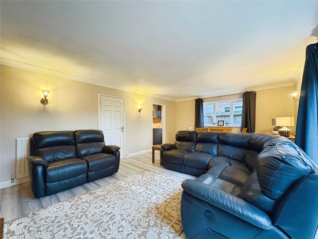 Property photo 2 of 18 Picture No. 15