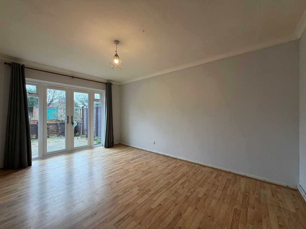 Property photo 3 of 7 Picture No. 11