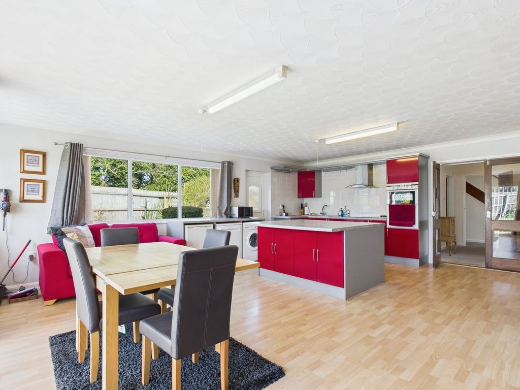 Property photo 2 of 31