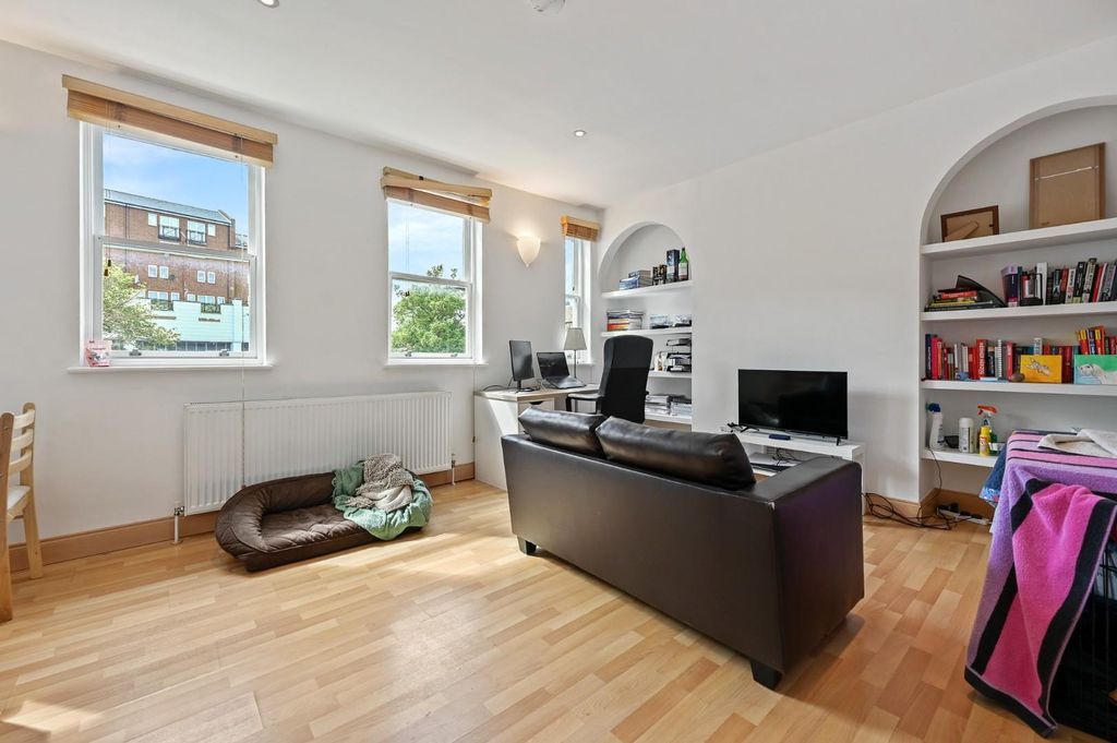 Property photo 3 of 6 Fbl - Barb Mews - 13 (1).Jpg