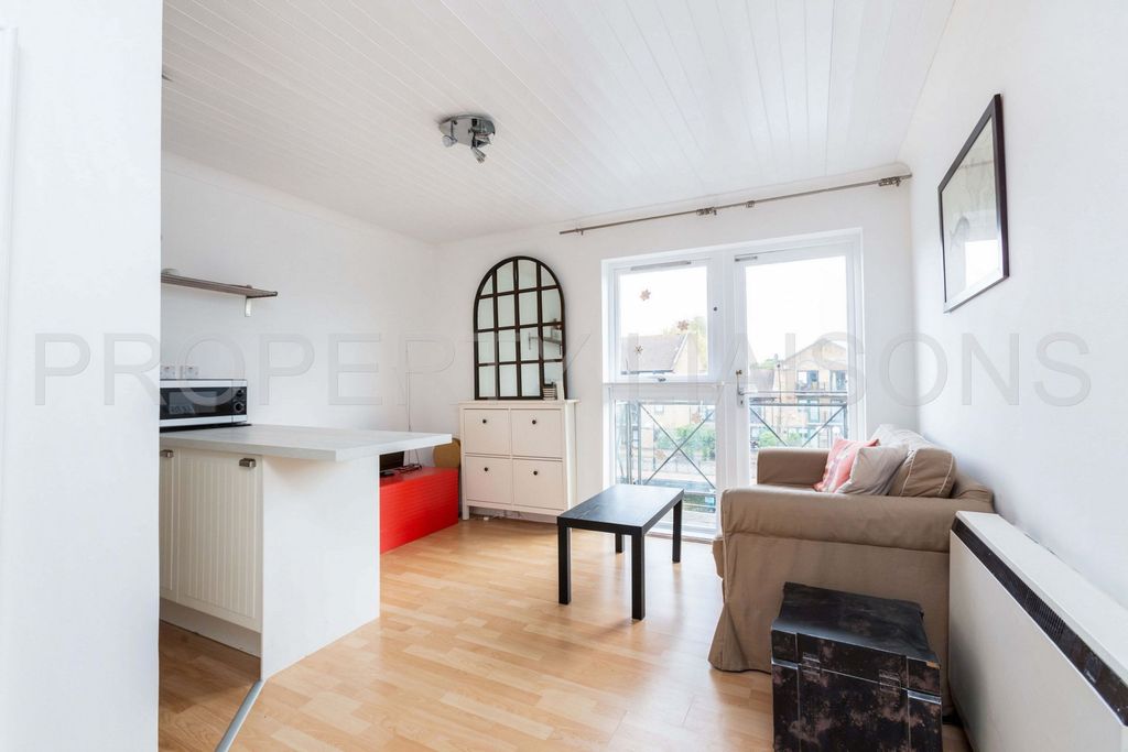 Property photo 1 of 8 Photo 9