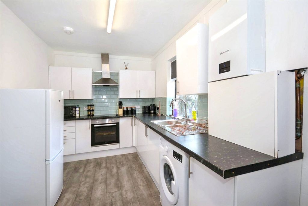 Property photo 3 of 16 Picture No. 23