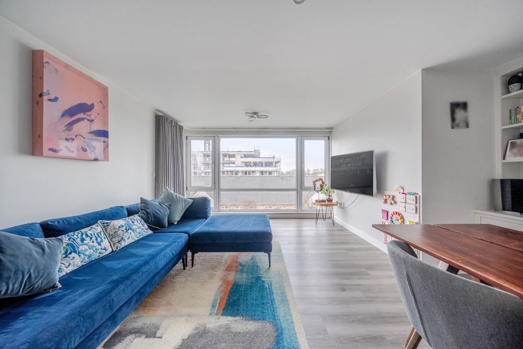 Property photo 3 of 23