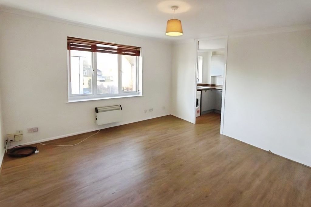 Property photo 2 of 7