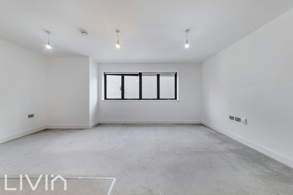 Property photo 3 of 8 4