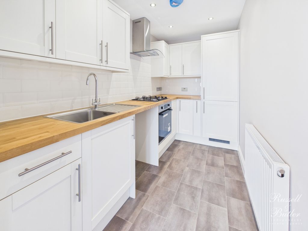 Property photo 3 of 13 Cam02127G0-Pr0389-Still005