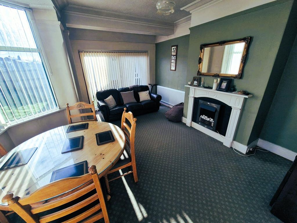 Property photo 3 of 18 Dining Room