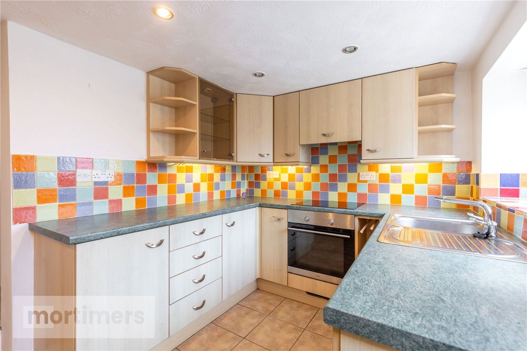 Property photo 3 of 15 Kitchen