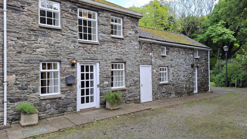 Property photo 2 of 34