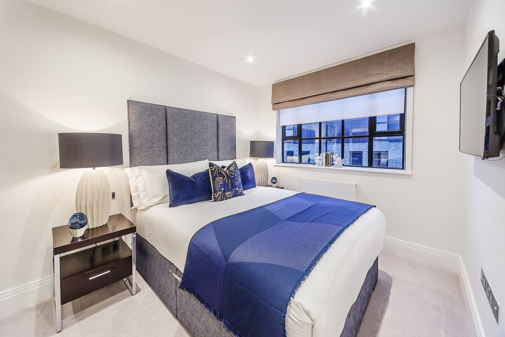 Property photo 3 of 14 8318784-Interior02