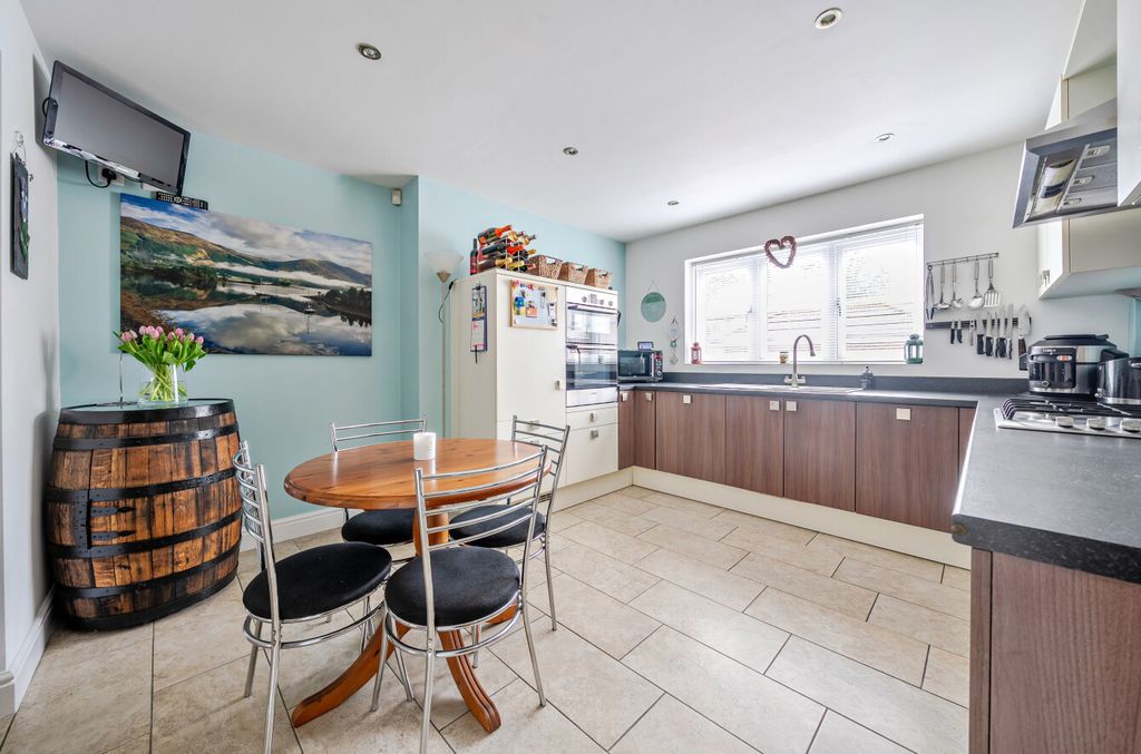 Property photo 3 of 11 1305467-6-6841Ad6...