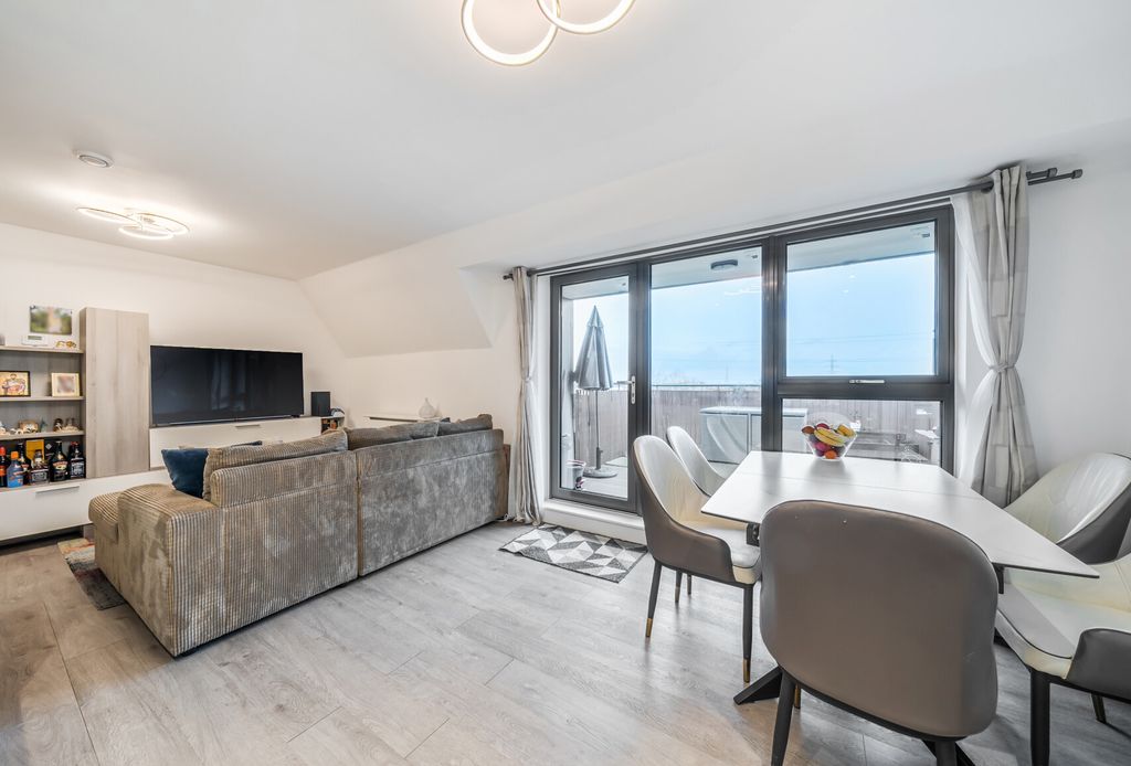 Property photo 3 of 19 1389233-16-69414E...