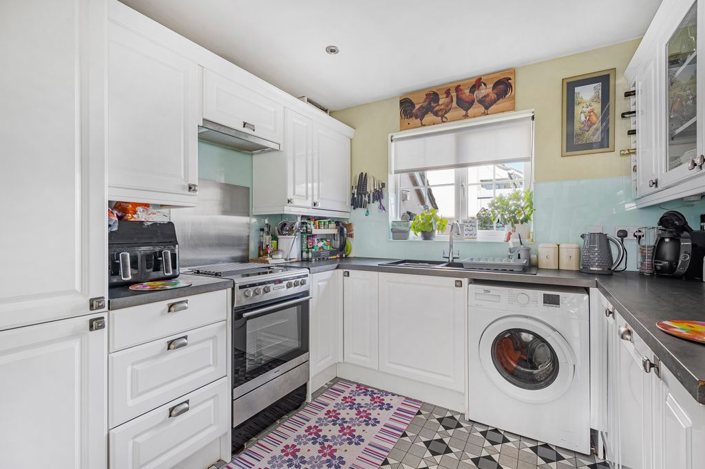Property photo 3 of 16 Kitchen