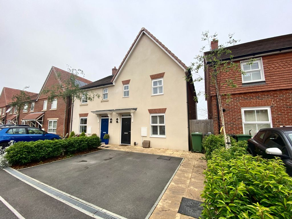 Property photo 1 of 13 Front