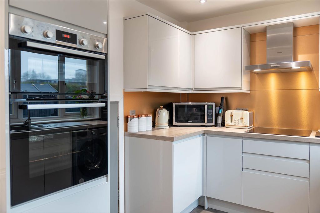 Property photo 2 of 21 Dsc01232-Hdr.Jpg