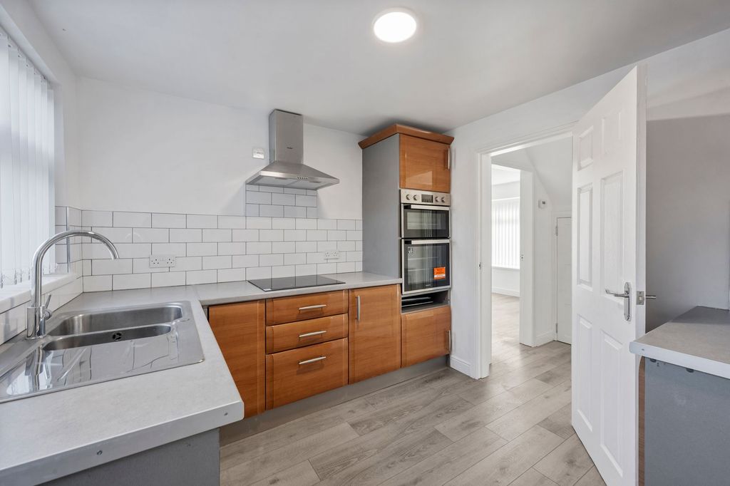 Property photo 3 of 25