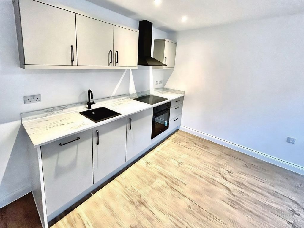 Property photo 3 of 8 Pbox-Img.Jpg