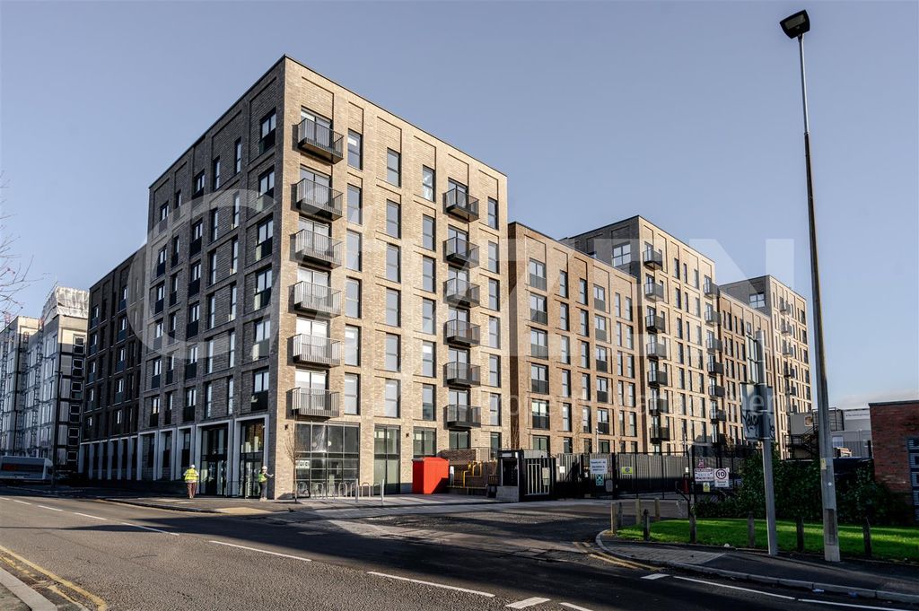 Property photo 1 of 19 Berkeley Square