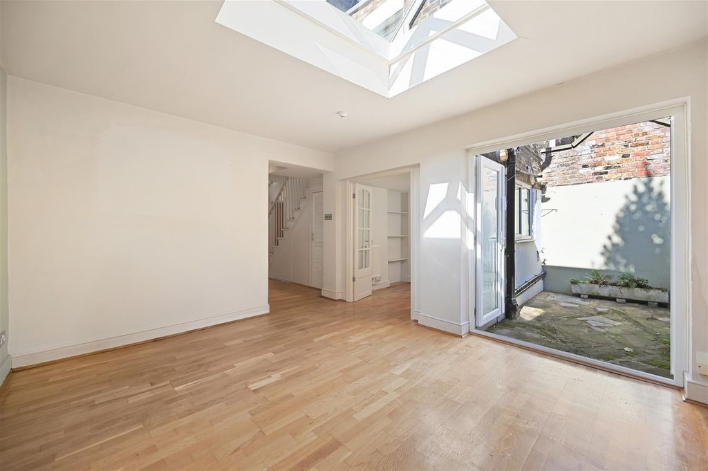 Property photo 3 of 13 Rcar- Melina Road4m.Jpg