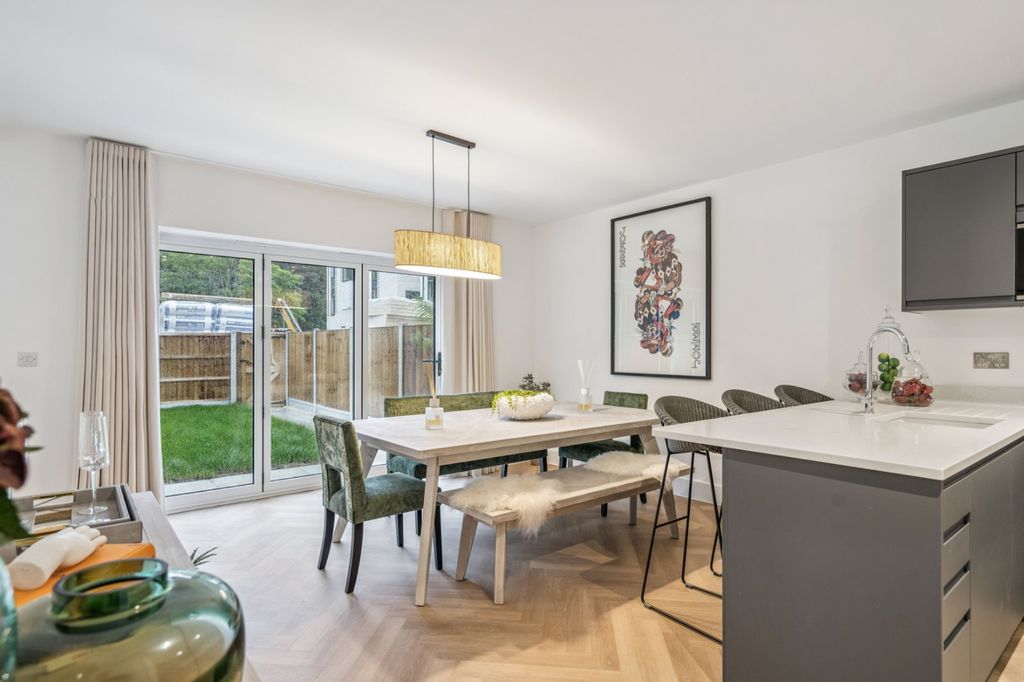 Property photo 3 of 16 Dining