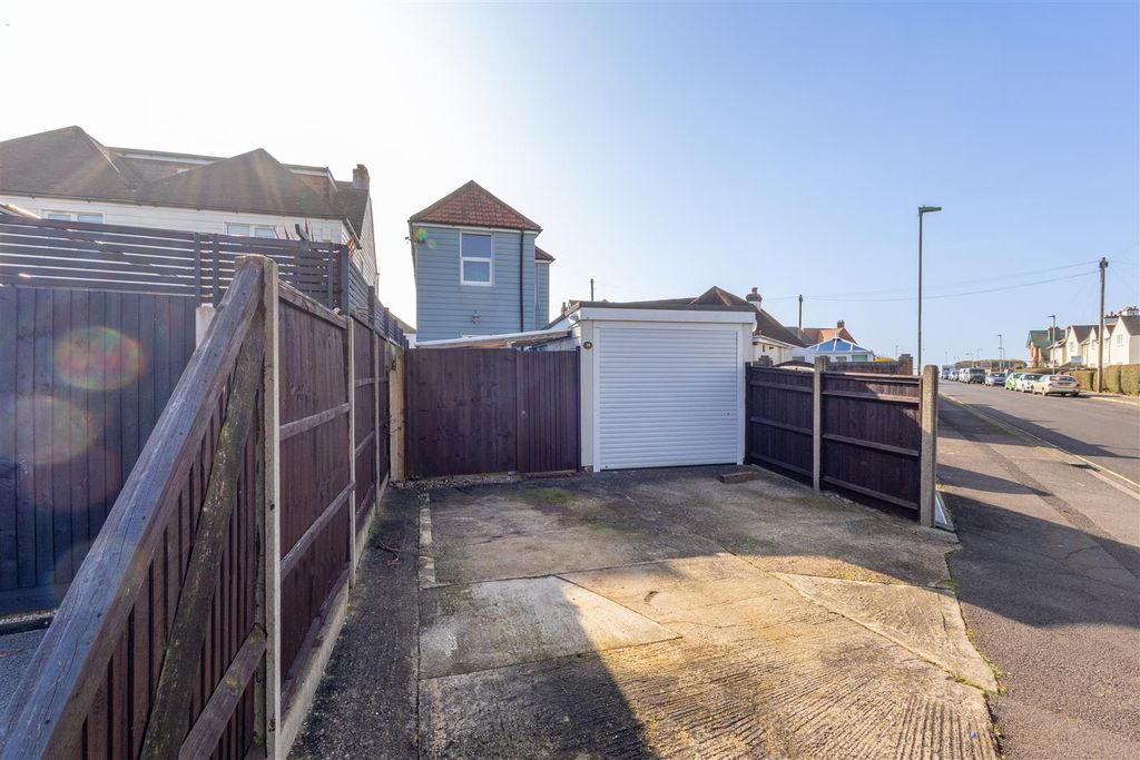 Property photo 2 of 18 Montserrat Road-4.Jpg